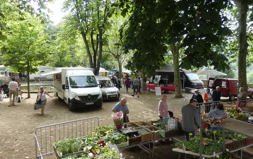 March&eacute;s &agrave; Sauxillanges